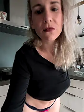 NaomiAndFriends online show from October 21, 1:48 pm