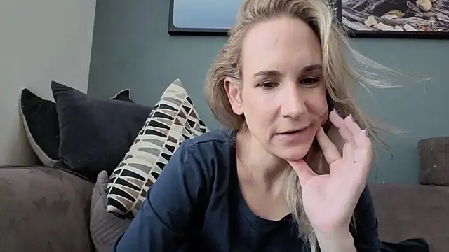 NaomiAndFriends online show from September 22, 11:19 am