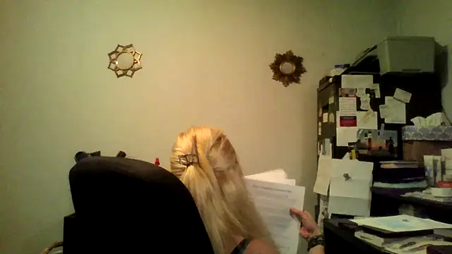 Snapshot of XTRAHORNYONE chatting on October 11, 4:17 am XTRAHORNYONE online show from October 11, 4:17 am
