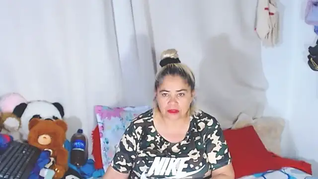 Snapshot of estrellita_fugaz16x chatting on September 10, 4:01 am estrellita fugaz16x online show from September 10, 4:01 am