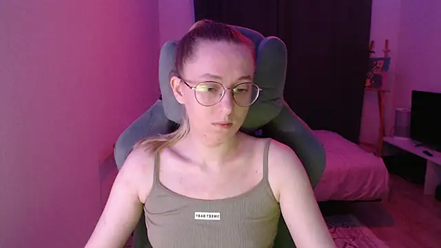 Snapshot of AnabelFrel chatting on October 30, 12:24 am AnabelFrel online show from October 30, 12:24 am