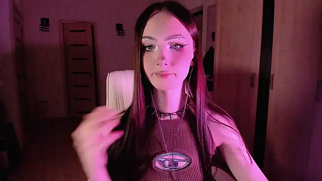 Alice  Aris online show from October 4, 6:45 pm