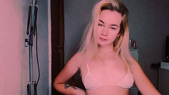 xxxcharismaaa online show from September 27, 4:52 am