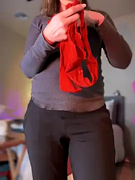 MaiseKnox online show from October 1, 1:10 am