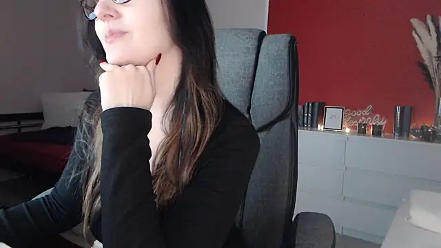 Snapshot of Alina_Lamour chatting on October 27, 6:13 pm Alina Lamour online show from October 27, 6:13 pm