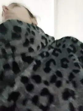 Snapshot of JoleNe2702 chatting on October 22, 4:39 am JoleNe2702 online show from October 22, 4:39 am