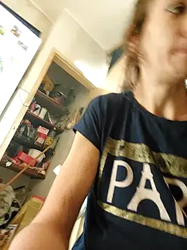 Snapshot of JoleNe2702 chatting on November 1, 6:39 am JoleNe2702 online show from November 1, 6:39 am