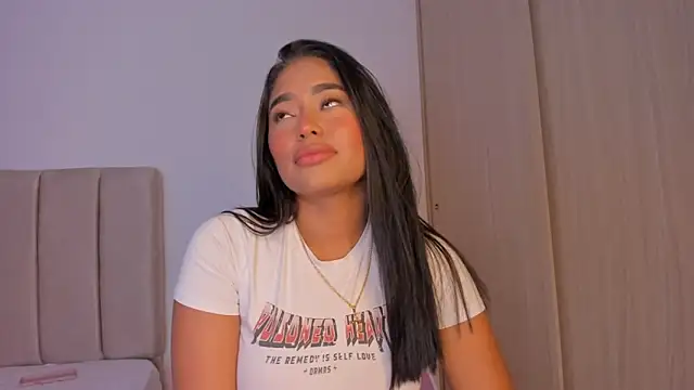 Snapshot of isa_bunny chatting on October 25, 4:53 am isa bunny online show from October 25, 4:53 am