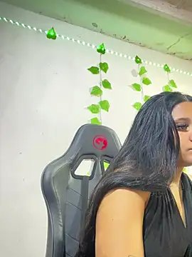 shayna all online show from April 25, 9:45 pm