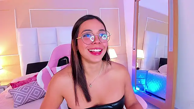 Zoe Evans  online show from October 17, 1:25 pm