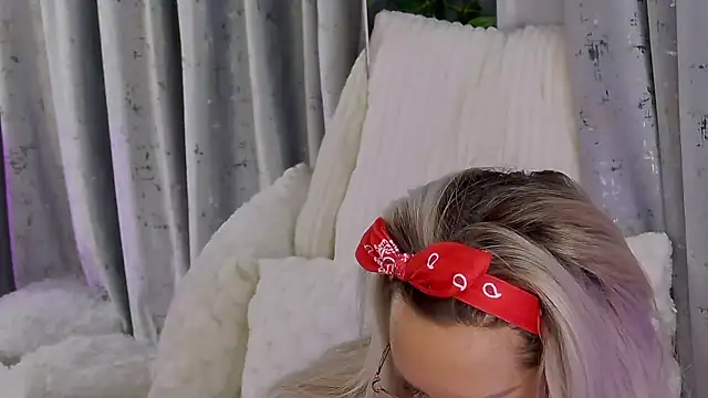 IsabelleEthan online show from February 19, 3:28 am