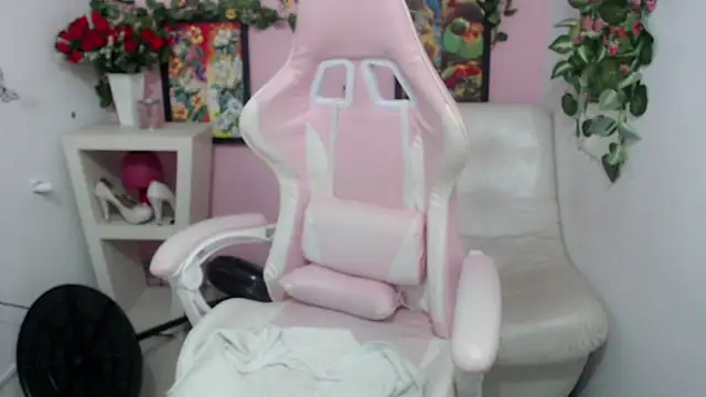 Snapshot of stepmother_105 chatting on October 7, 8:57 pm stepmother 105 online show from October 7, 8:57 pm