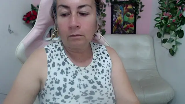 Snapshot of stepmother_105 chatting on September 30, 8:13 pm stepmother 105 online show from September 30, 8:13 pm