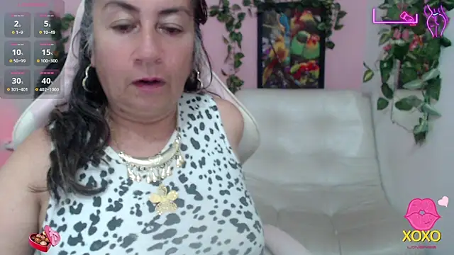 Snapshot of stepmother_105 chatting on October 29, 9:06 pm stepmother 105 online show from October 29, 9:06 pm