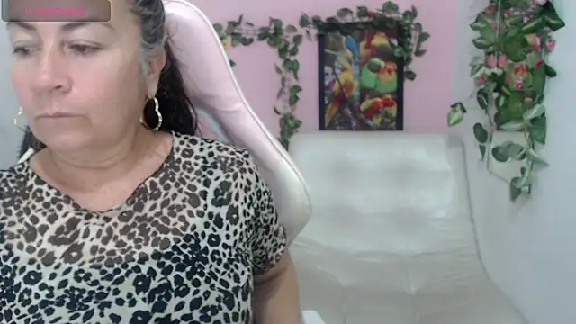 Snapshot of stepmother_105 chatting on October 23, 3:29 pm stepmother 105 online show from October 23, 3:29 pm