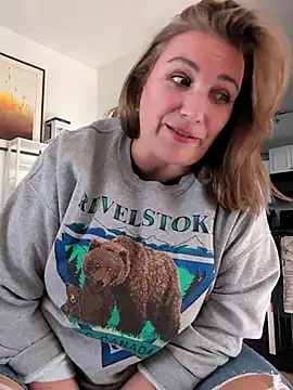 Snapshot of Canadian_BBW chatting on October 15, 10:34 pm Canadian BBW online show from October 15, 10:34 pm