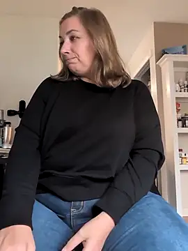 Snapshot of Canadian_BBW chatting on October 24, 7:54 pm Canadian BBW online show from October 24, 7:54 pm