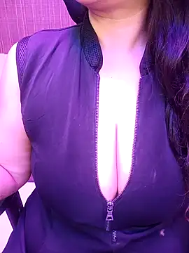 Snapshot of indian_passion chatting on October 31, 3:30 am indian passion online show from October 31, 3:30 am