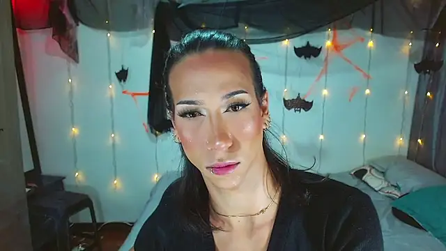 Snapshot of Kenisha_Sweet chatting on October 24, 3:24 am Kenisha Sweet online show from October 24, 3:24 am