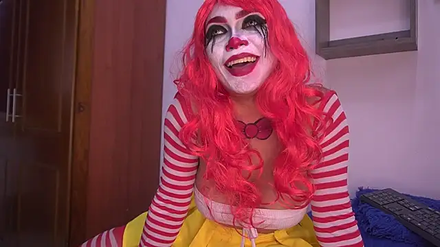 Snapshot of rousse_coup chatting on October 15, 7:27 pm rousse coup online show from October 15, 7:27 pm