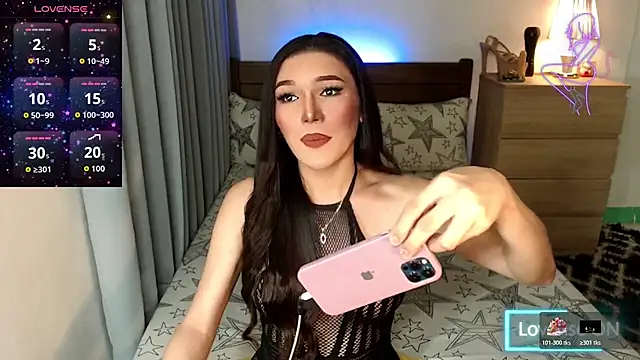 Snapshot of Sexy_Adrestia chatting on October 24, 12:01 pm Sexy Adrestia online show from October 24, 12:01 pm