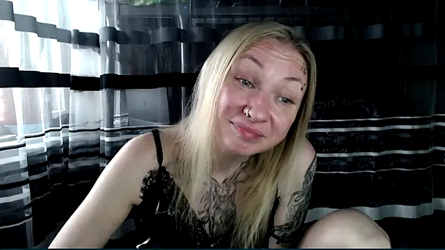 Snapshot of cold_lollipop chatting on September 20, 6:45 am cold lollipop online show from September 20, 6:45 am