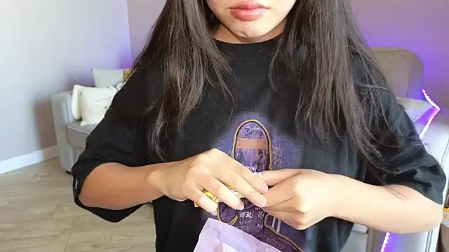 Snapshot of TammiLou chatting on October 6, 8:20 am TammiLou online show from October 6, 8:20 am