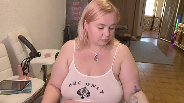 Snapshot of MargotGrey chatting on October 28, 2:56 pm MargotGrey online show from October 28, 2:56 pm