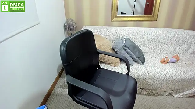 NicolettColin online show from October 10, 5:40 pm