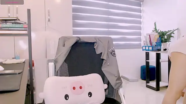 Snapshot of Shyn__ chatting on September 27, 3:58 am Shyn online show from September 27, 3:58 am