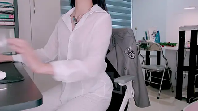 Shyn   online show from January 9, 4:50 am