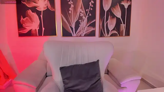 LindseyCox online show from November 5, 4:29 am