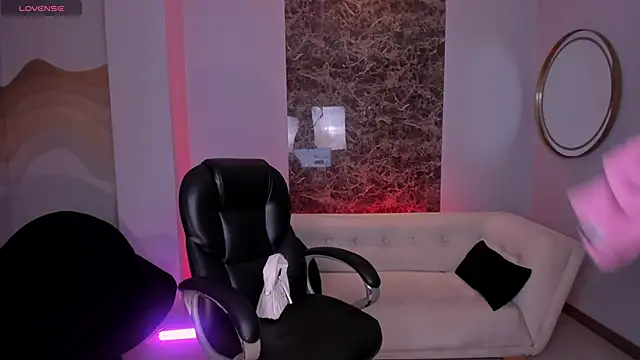 LindseyCox online show from September 21, 4:44 am