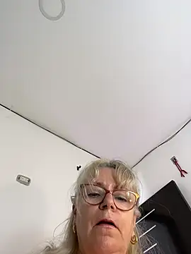 Snapshot of slutgold chatting on October 16, 4:09 pm slutgold online show from October 16, 4:09 pm