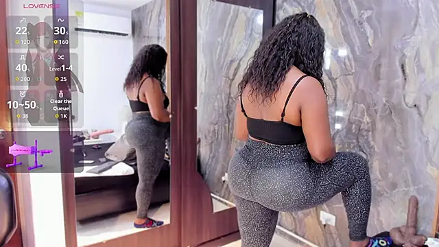 LauraSaenz01 online show from November 5, 3:45 am