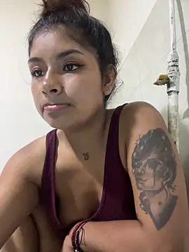 Snapshot of ChantalPetit chatting on October 27, 1:56 am ChantalPetit online show from October 27, 1:56 am