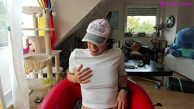 tinny williams online show from October 5, 9:25 am