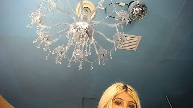 ADRIANNA FOX online show from February 12, 8:49 am