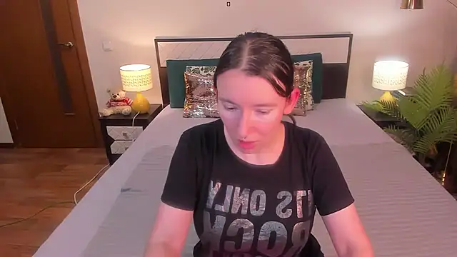 CatherineWalls online show from July 5, 3:35 am