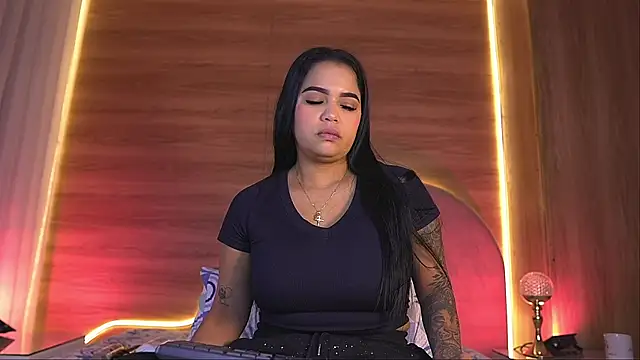 alexaa walker online show from April 6, 11:33 am