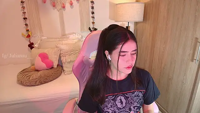 iriswest  online show from February 1, 11:58 pm