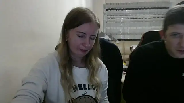 Snapshot of PeterAndJen chatting on October 6, 7:29 pm PeterAndJen online show from October 6, 7:29 pm