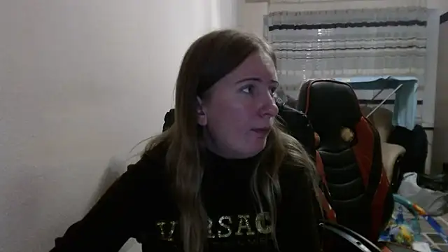 Snapshot of PeterAndJen chatting on October 1, 6:24 pm PeterAndJen online show from October 1, 6:24 pm