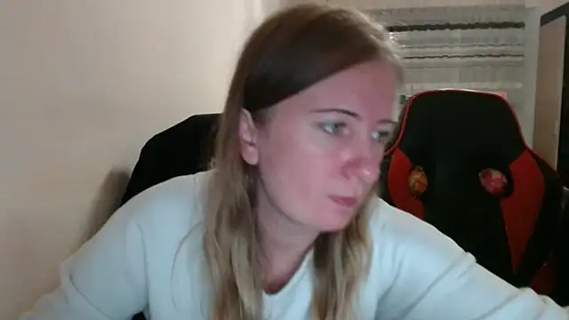 Snapshot of PeterAndJen chatting on October 5, 7:08 pm PeterAndJen online show from October 5, 7:08 pm