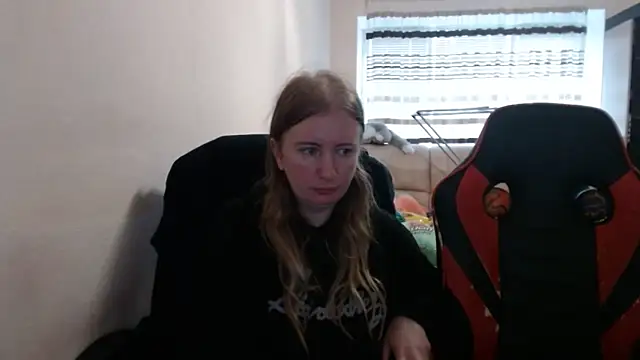 Snapshot of PeterAndJen chatting on October 11, 6:40 am PeterAndJen online show from October 11, 6:40 am