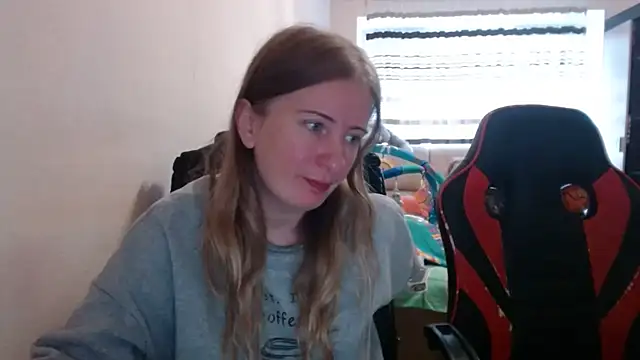 Snapshot of PeterAndJen chatting on October 16, 7:33 am PeterAndJen online show from October 16, 7:33 am