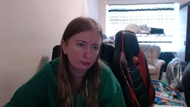 Snapshot of PeterAndJen chatting on October 19, 8:38 am PeterAndJen online show from October 19, 8:38 am