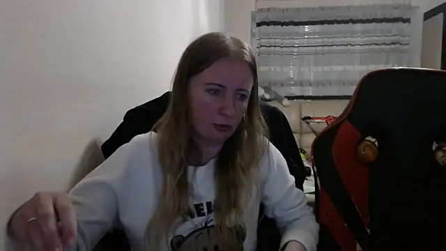 Snapshot of PeterAndJen chatting on October 4, 7:07 pm PeterAndJen online show from October 4, 7:07 pm