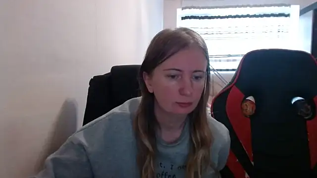 Snapshot of PeterAndJen chatting on October 15, 7:22 am PeterAndJen online show from October 15, 7:22 am