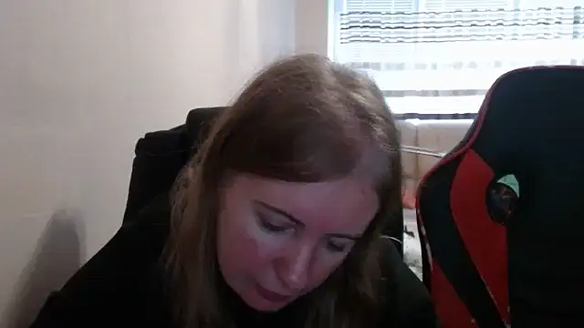 Snapshot of PeterAndJen chatting on October 24, 9:05 am PeterAndJen online show from October 24, 9:05 am